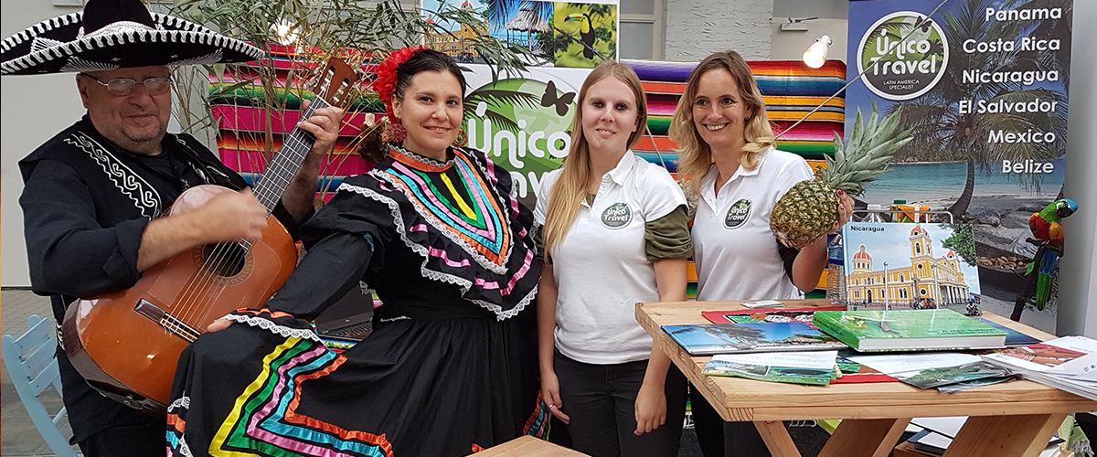 Mexicaanse muziek rond de tafels op de pleinen